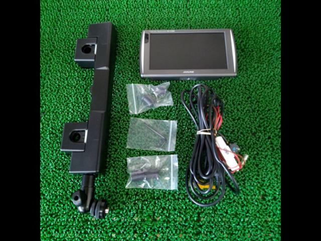 ALPINE
PKG-M700SC
+
Arm for headrest