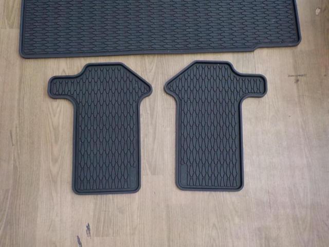 MAZDA genuine option
All weather mat
Used in a CX-80 / 2025 model / 3-row, 6-seater / without captain's seats.