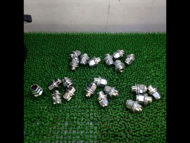Toyota
Genuine wheel nuts + lock nuts
Taira-za
20-piece set
M12 × P1.5