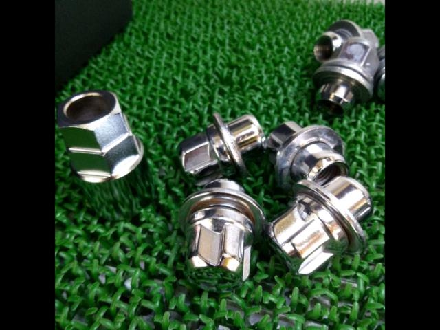 Toyota
Genuine wheel nuts + lock nuts
Taira-za
20-piece set
M12 × P1.5