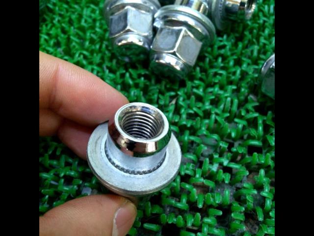 Toyota
Genuine wheel nuts + lock nuts
Taira-za
20-piece set
M12 × P1.5