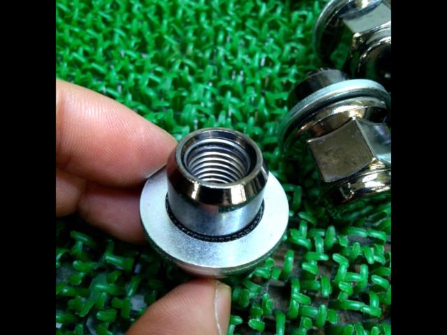 Toyota
Genuine black plated wheel nuts
M12 × P1.5
Taira-za
20-piece set