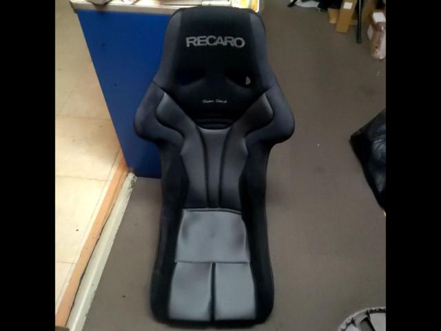 RECARO RS-G Super Stark SI スーパーシュタルク フルバケ | 目立った 