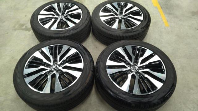 Toyota
30 series
Alphard / Vellfire
Late version
Genuine cutting bright wheel
+
YOKOHAMA
BluEarth-RV
RV03