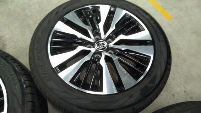 Toyota
30 series
Alphard / Vellfire
Late version
Genuine cutting bright wheel
+
YOKOHAMA
BluEarth-RV
RV03