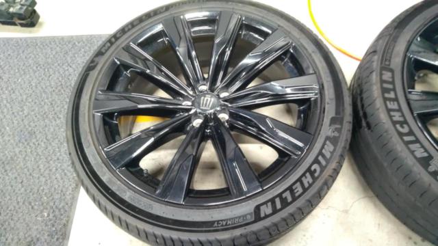 Toyota
Crown Sports
Z grade
Original wheel
+
MICHELIN
e･PRIMACY