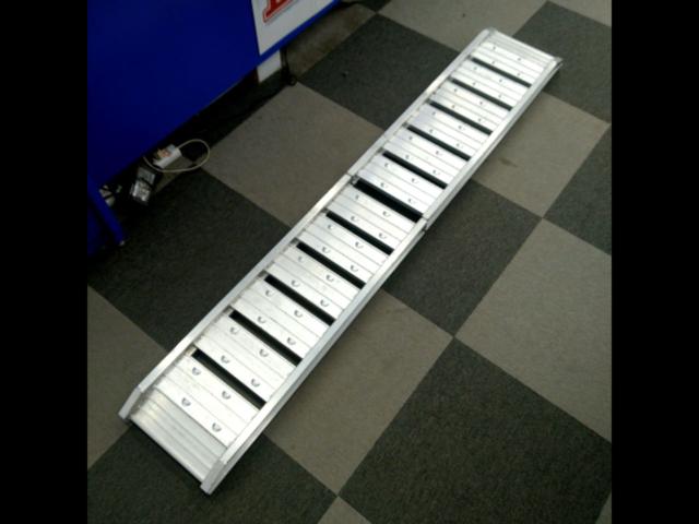 Approximately 1800x250mm
Load capacity: 200kg, Manufacturer unknown
Ladder Folding