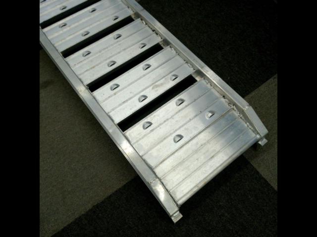Approximately 1800x250mm
Load capacity: 200kg, Manufacturer unknown
Ladder Folding