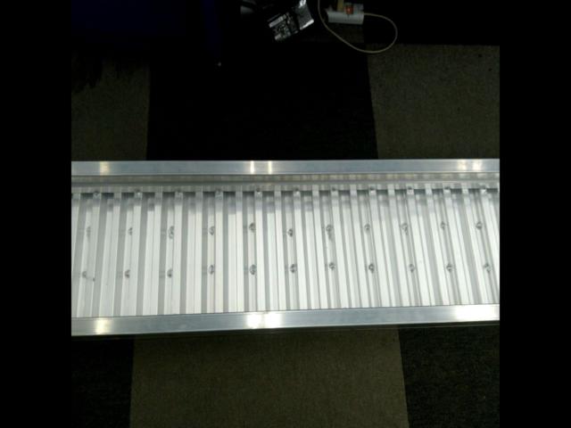 Approximately 2100x250mm
Load capacity: Approximately 1.6t (Manufacturer unknown)
Aluminum bridge