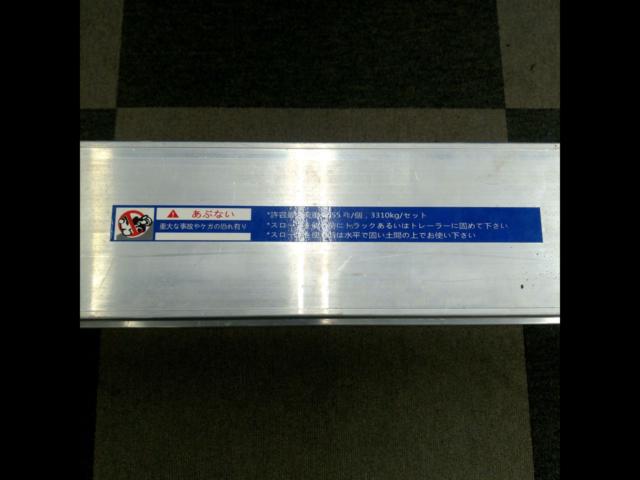 Approximately 2100x250mm
Load capacity: Approximately 1.6t (Manufacturer unknown)
Aluminum bridge