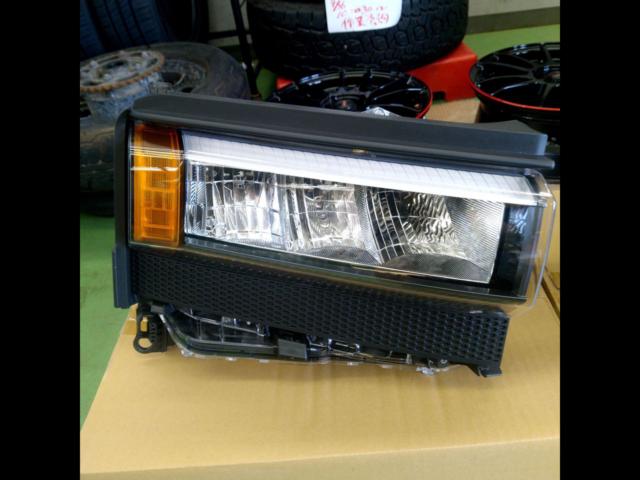 *Stored in the 2nd floor warehouse: Toyota Land Cruiser 250 genuine reflector set, 3-lens LED headlights.