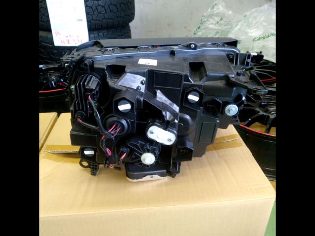 *Stored in the 2nd floor warehouse: Toyota Land Cruiser 250 genuine reflector set, 3-lens LED headlights.