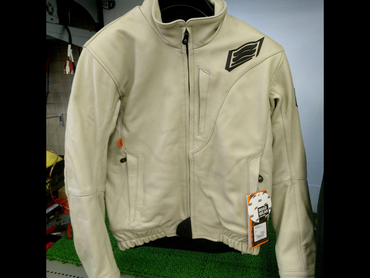 Size: M HYOD
ST-X
LEATHER
HALBRD
D3O