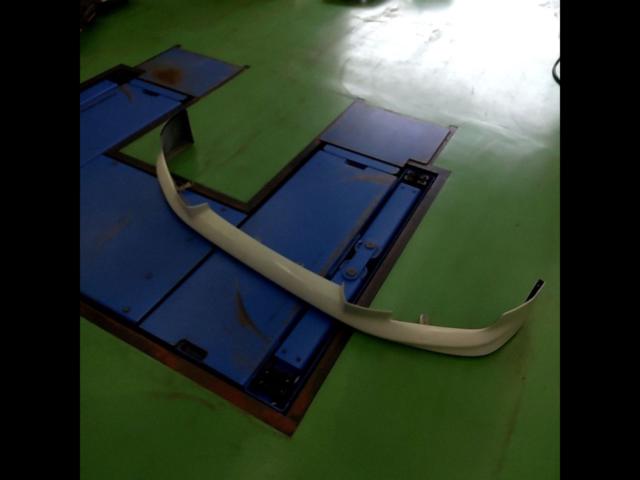 *2F warehouse storage
NISSAN
Genuine OP
Front lip spoiler
E52 Elgrand (Early Model)