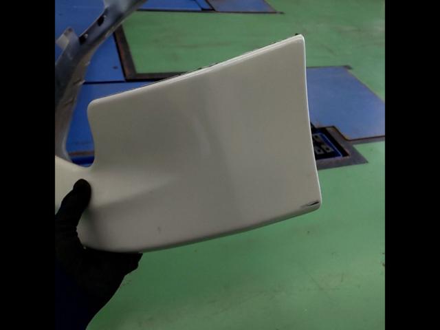 *2F warehouse storage
NISSAN
Genuine OP
Front lip spoiler
E52 Elgrand (Early Model)