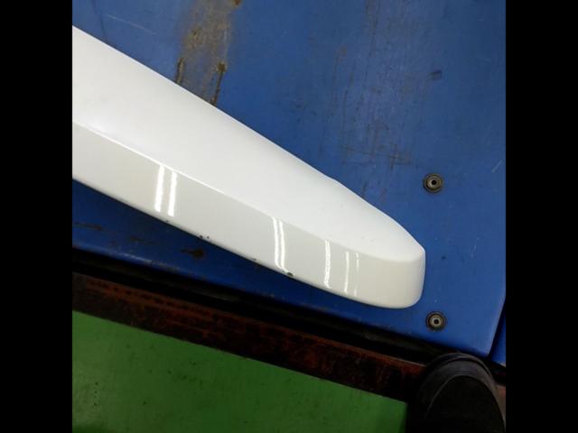 *2F warehouse storage
NISSAN genuine
Rear spoiler
With high-mount
E52 Elgrand (Early Model)