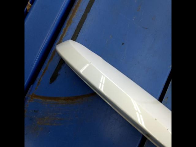 *2F warehouse storage
NISSAN genuine
Rear spoiler
With high-mount
E52 Elgrand (Early Model)