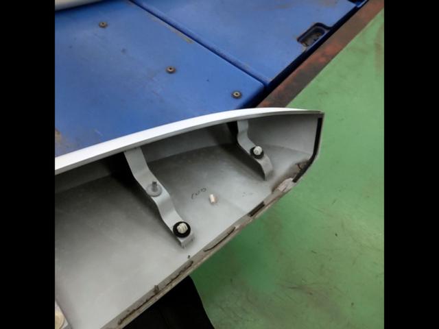 *2F warehouse storage
NISSAN genuine
Rear spoiler
With high-mount
E52 Elgrand (Early Model)