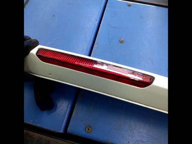 *2F warehouse storage
NISSAN genuine
Rear spoiler
With high-mount
E52 Elgrand (Early Model)