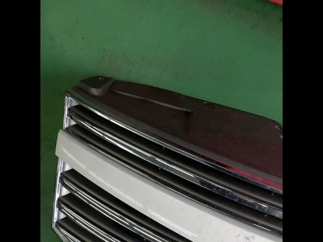 *2F warehouse storage
NISSAN genuine
Front grille
E52 Elgrand Highway Star (Early Model)