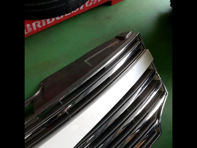 *2F warehouse storage
NISSAN genuine
Front grille
E52 Elgrand Highway Star (Early Model)