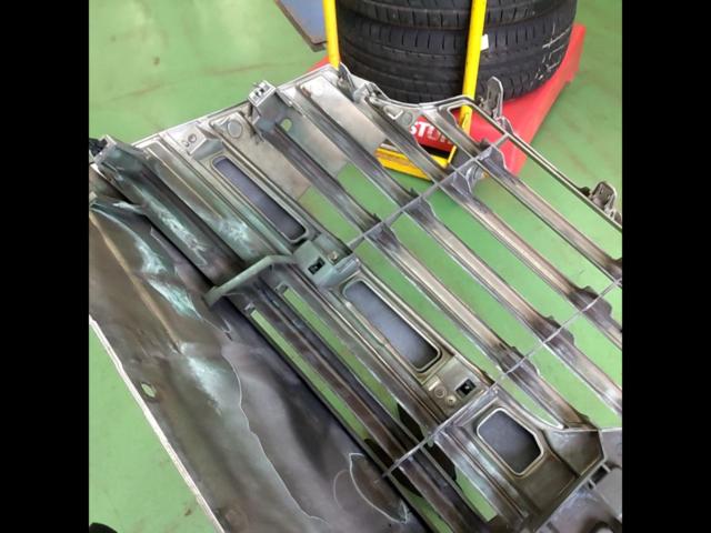 *2F warehouse storage
NISSAN genuine
Front grille
E52 Elgrand Highway Star (Early Model)