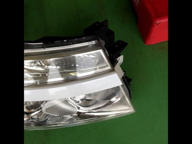 NISSAN genuine
HID headlights
E52 Elgrand (Early Model)