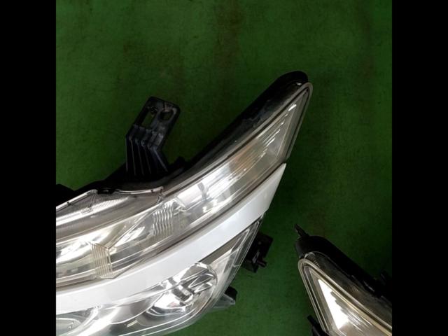 NISSAN genuine
HID headlights
E52 Elgrand (Early Model)