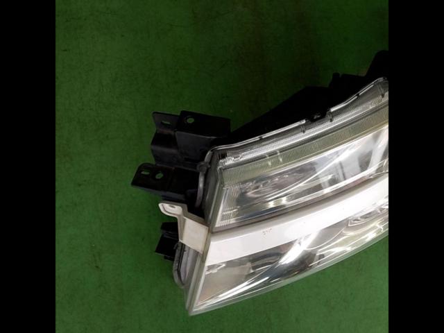 NISSAN genuine
HID headlights
E52 Elgrand (Early Model)