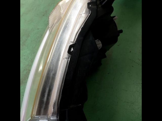 NISSAN genuine
HID headlights
E52 Elgrand (Early Model)