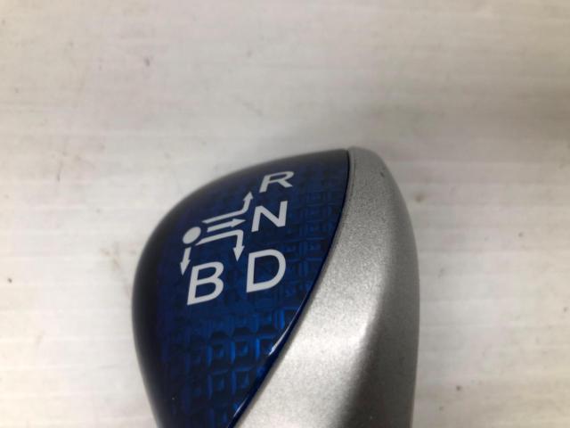 TOYOTA genuine
Shift knob
[Prius / 30 series]