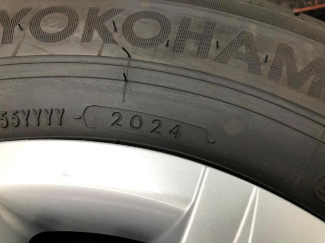 TOYOTA
Hiace 200
Genuine steel wheel
+
YOKOHAMA
BluEarth
RY55