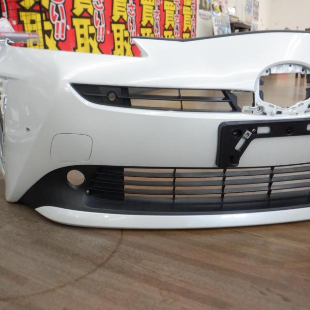 Toyota genuine
Genuine front bumper for the late model 50-series Prius