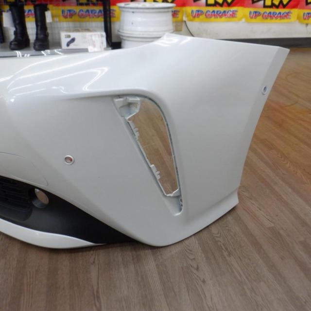 Toyota genuine
Genuine front bumper for the late model 50-series Prius