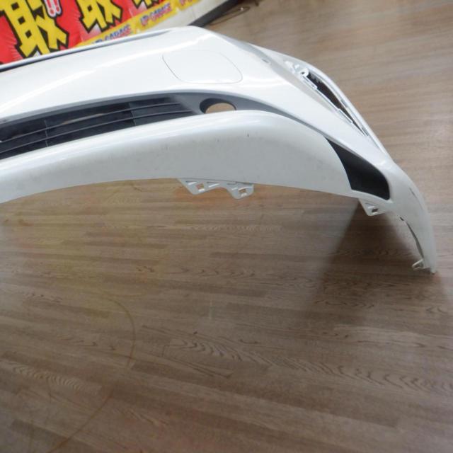 Toyota genuine
Genuine front bumper for the late model 50-series Prius