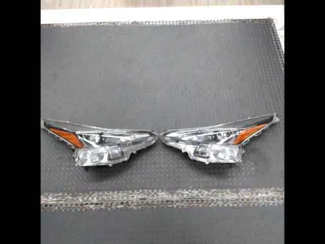 Toyota genuine
Genuine headlights for the late-model 50-series Prius Black Edition