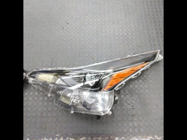 Toyota genuine
Genuine headlights for the late-model 50-series Prius Black Edition