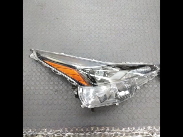 Toyota genuine
Genuine headlights for the late-model 50-series Prius Black Edition