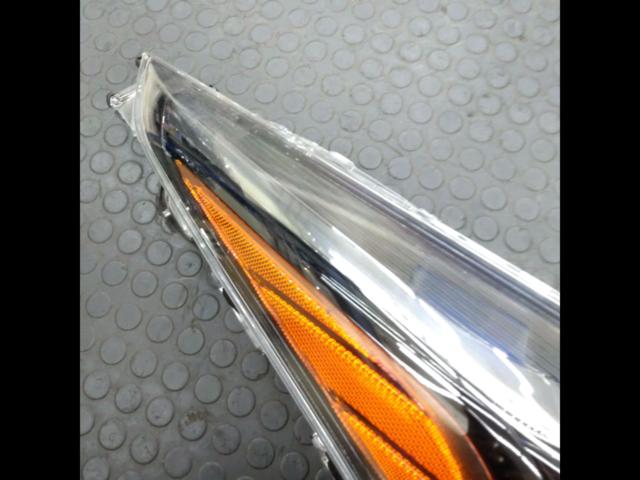 Toyota genuine
Genuine headlights for the late-model 50-series Prius Black Edition