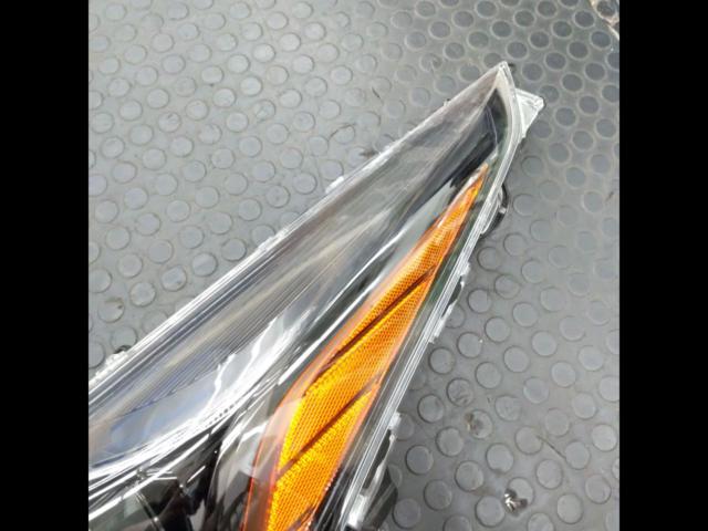 Toyota genuine
Genuine headlights for the late-model 50-series Prius Black Edition