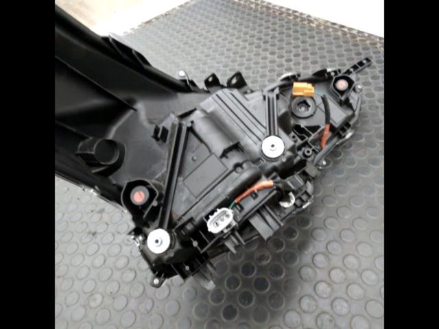 Toyota genuine
Genuine headlights for the late-model 50-series Prius Black Edition