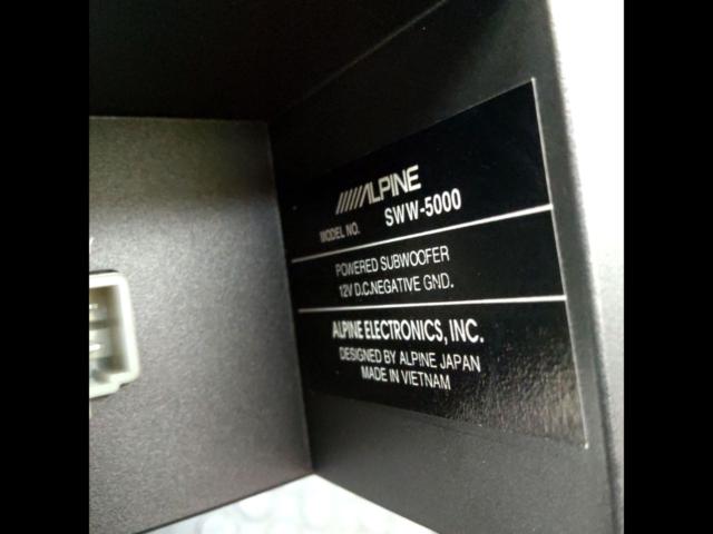 ALPINE
SWW-5000 Box-Type Powered Subwoofer
Model 2006]