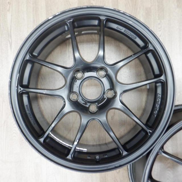 Only two
ENKEI
PerformanceLine
PF01
(5HOLE)