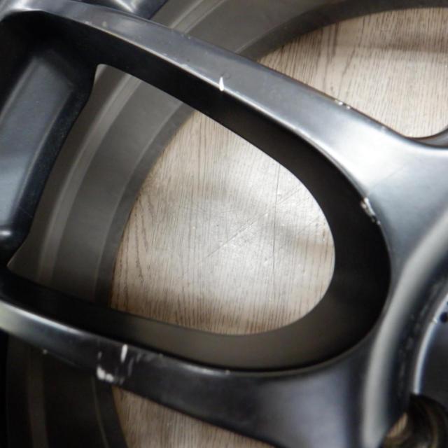 Only two
ENKEI
PerformanceLine
PF01
(5HOLE)