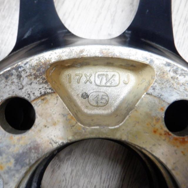 Only two
ENKEI
PerformanceLine
PF01
(5HOLE)