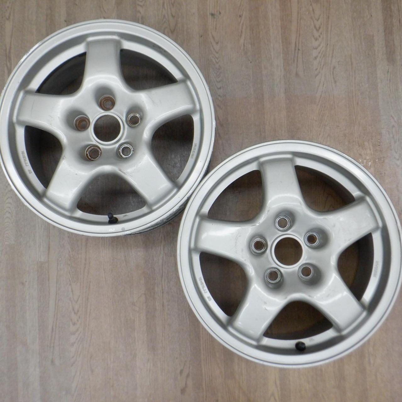 Nissan genuine
Wheel only two
Skyline R32
GTS-t / HCR32
Original wheel