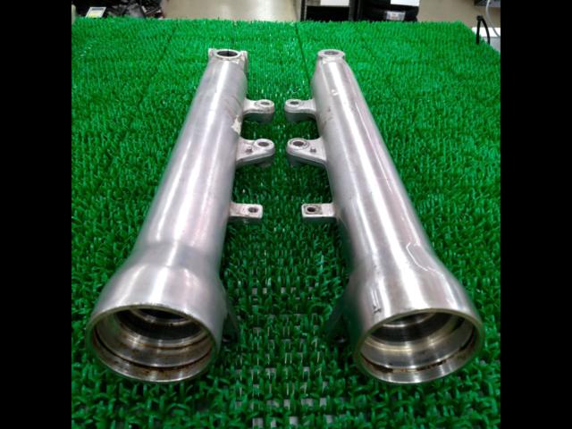 Slightly flawed genuine Suzuki outer tube
GSX400 impulse