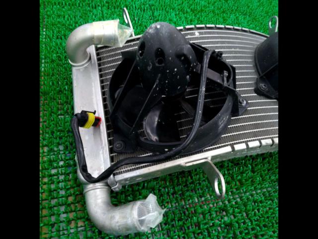 Ducati Monster S4R
Genuine radiator
With fan