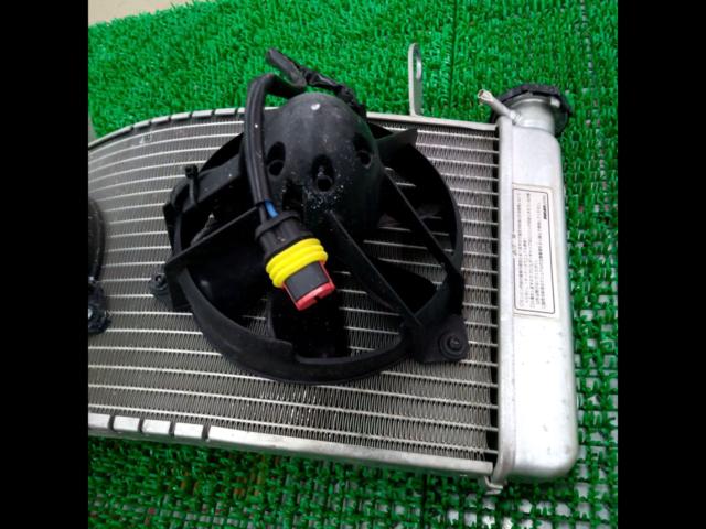 Ducati Monster S4R
Genuine radiator
With fan