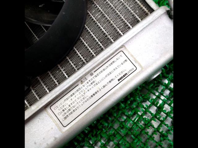 Ducati Monster S4R
Genuine radiator
With fan
